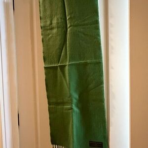 D&Y Vibrant Green Acrylic Scarf